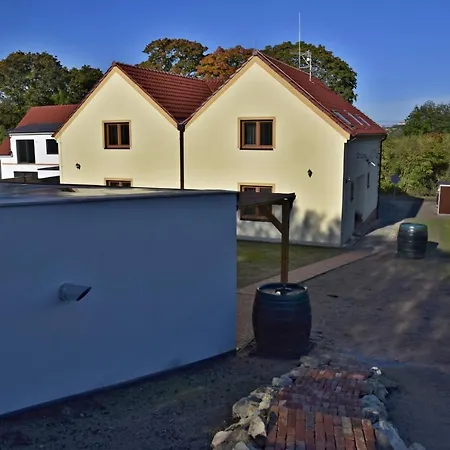 Comenius Moravus Vinarsky Dvur Pensjonat Mikulov
