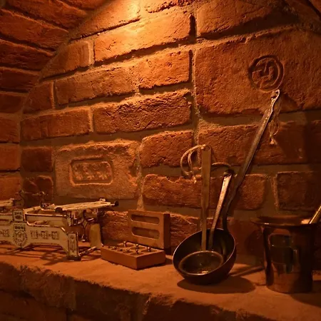 Comenius Moravus Vinarsky Dvur Pensjonat Mikulov