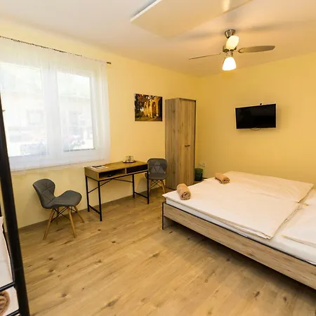 Comenius Moravus Vinarsky Dvur 3* מיקולוב