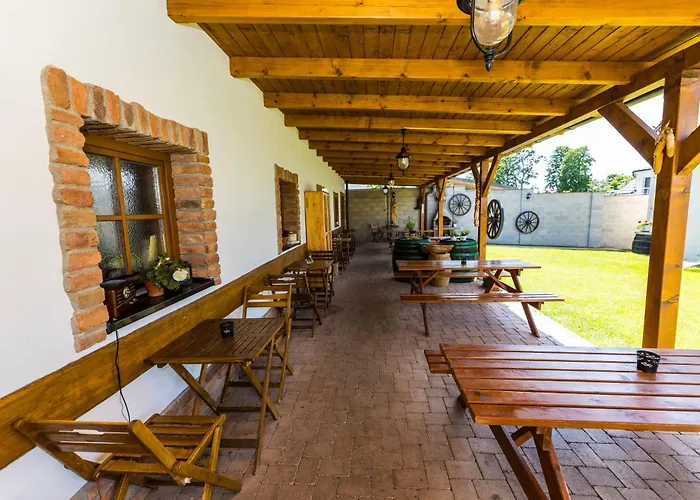 Comenius Moravus Vinarsky Dvur Gasthuis Mikulov